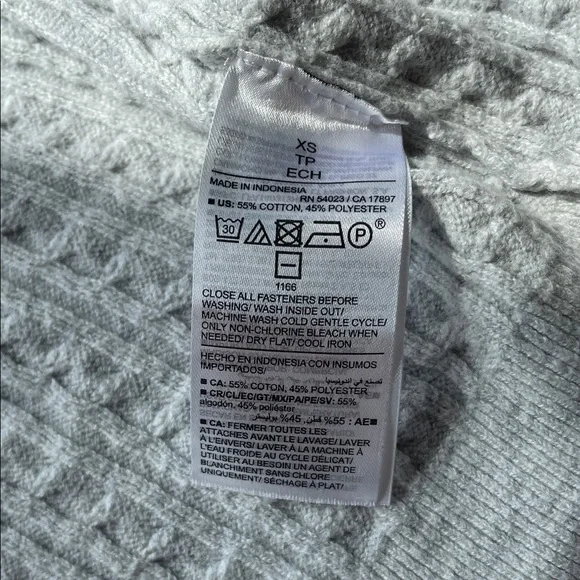 Old Navy Gray Cardigan Sweater Cropped Knit - Picture 3 of 3